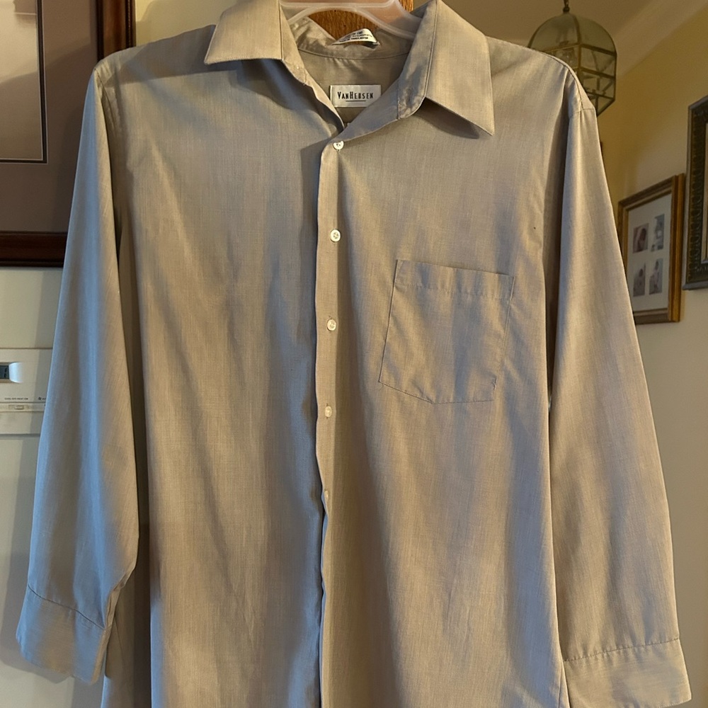 Van Heusen men’s button down shirt